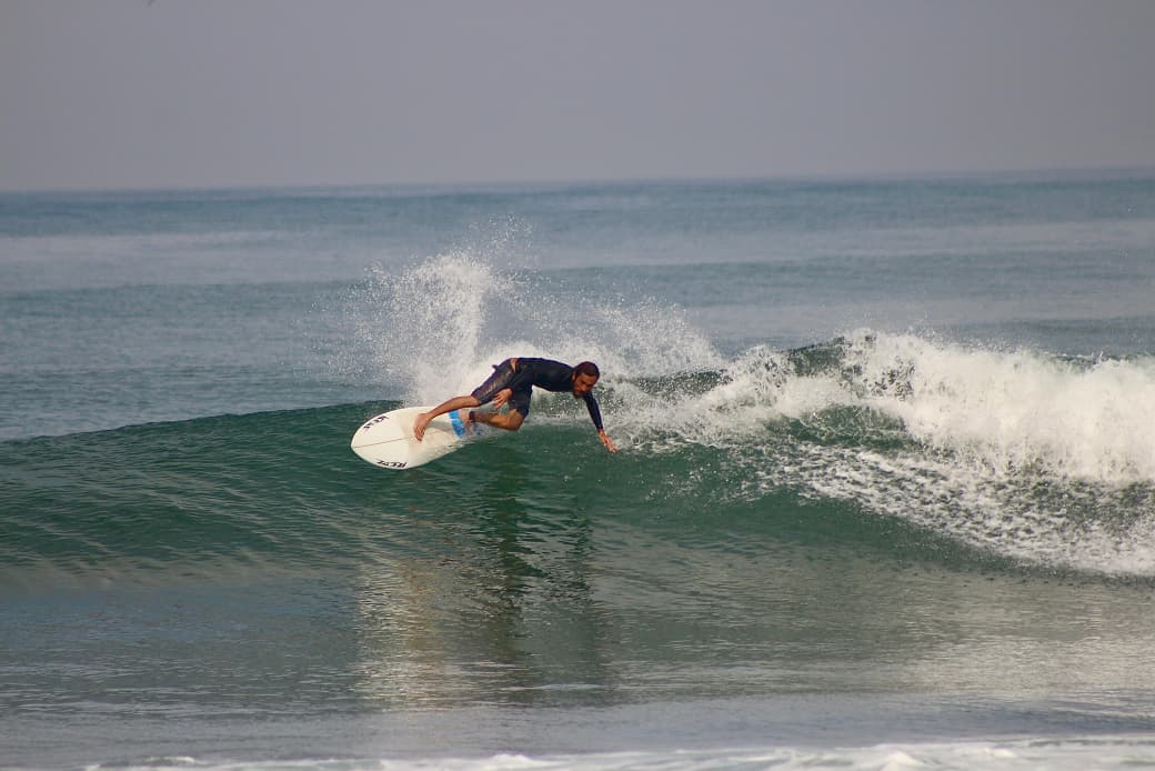 Billy cutting a wave